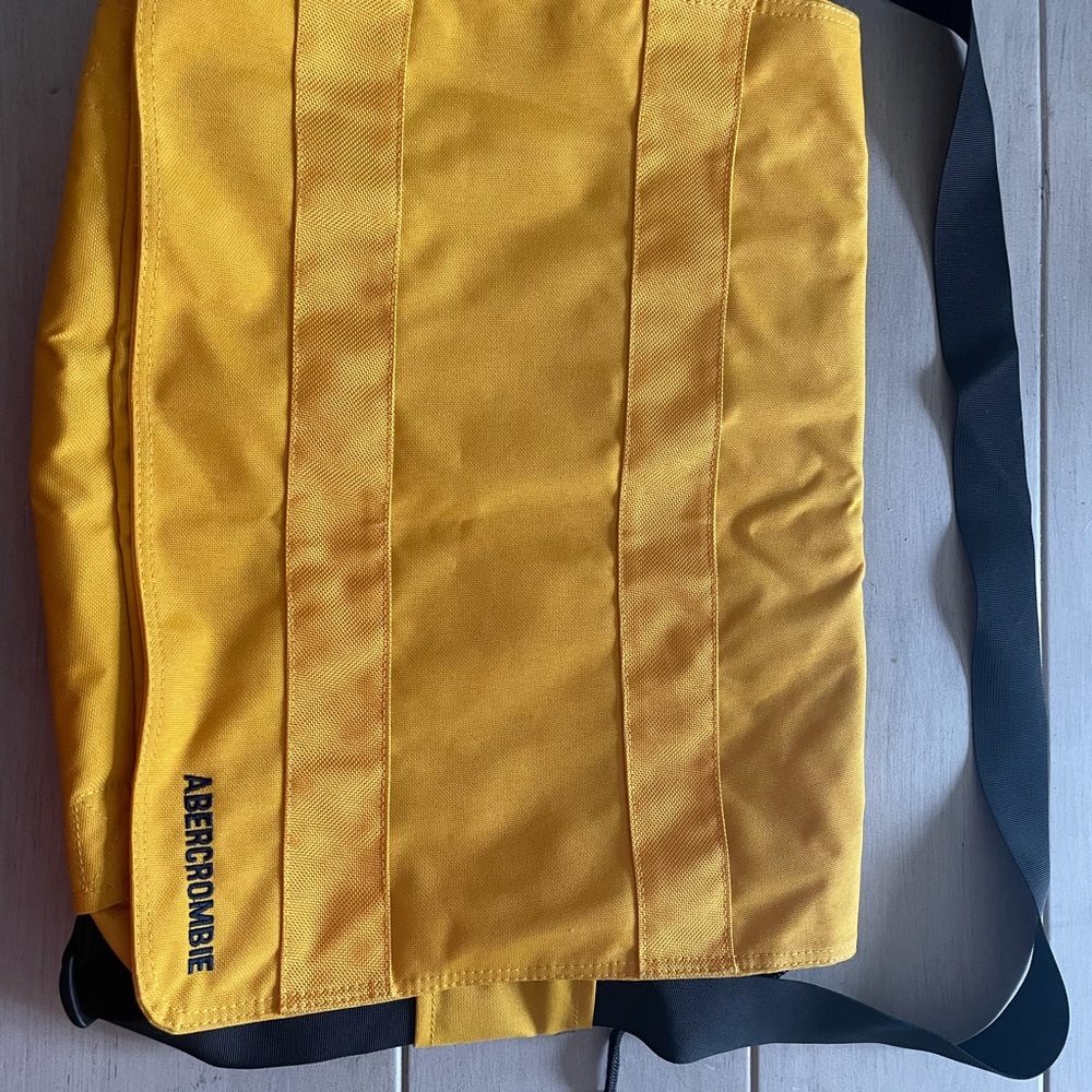 Vintage 90’s Abercrombie And Fitch Messenger Bag